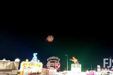 Vistoso espectáculo pirotécnico en el cielo de Telde (Foto Francisco Javier Santana, Jesús Ruiz Mesa y TA)